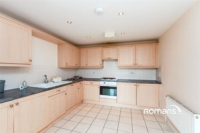 1 Bedroom Flat To Rent In Dukes Court, Queensmead, Farnborough, GU14