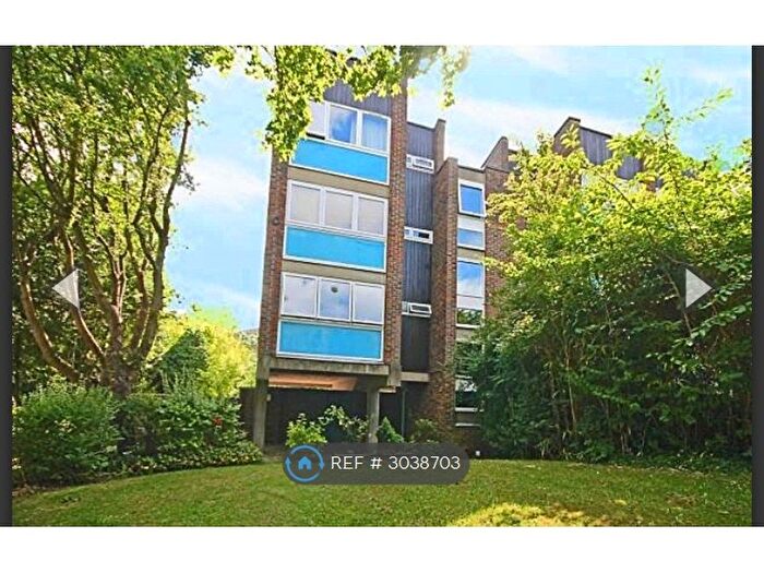 1 Bedroom Flat To Rent In Milton Court, Strawberry Hill, TW2