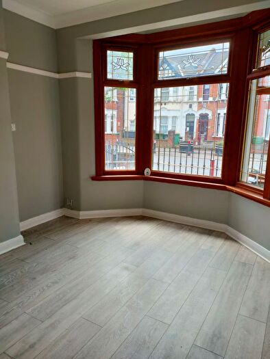 6 Bedroom Terraced House To Rent In Lonsdale Avenue, London, E6
