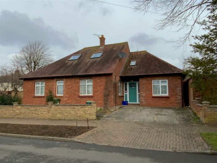 3 Bedroom Detached Bungalow To Rent In Claremont Avenue, Stony Stratford, Milton Keynes, MK11