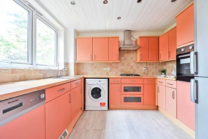 2 Bedroom Flat To Rent In Albury Road, Guildford, GU1