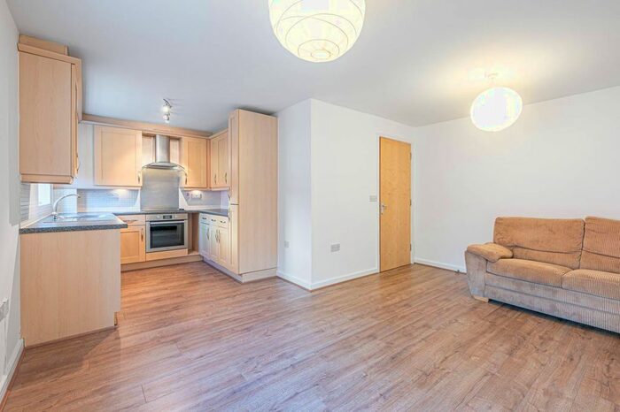 2 Bedroom Flat To Rent In Lancaster Road, East Barnet, Barnet, EN4