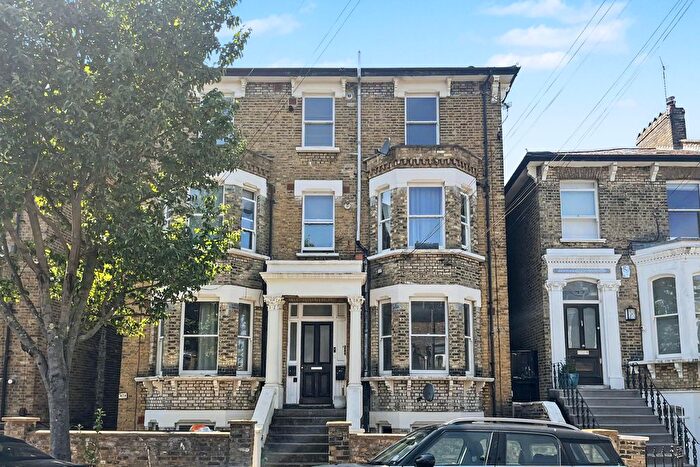 Studio For Sale In Ramsden Road, London, SW12