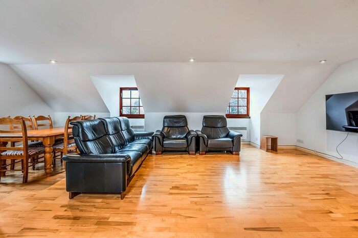 1 Bedroom Flat To Rent In Barnton Avenue, Barnton, Edinburgh EH4