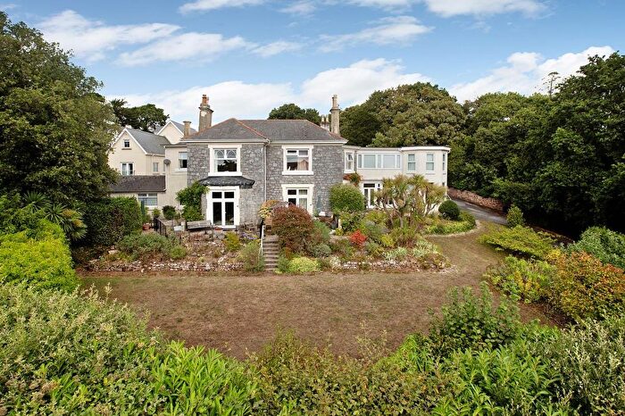 2 Bedroom Flat For Sale In Dawlish Road, Teignmouth, TQ14