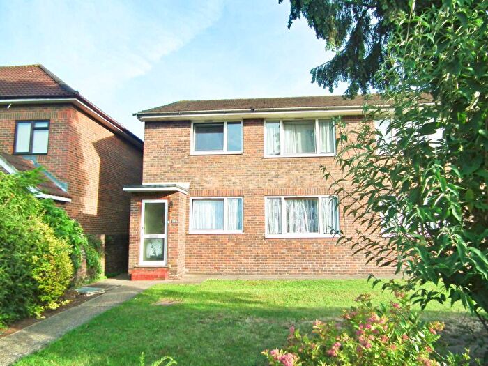 2 Bedroom Flat To Rent In Maple Court, Acacia Grove, New Malden, KT3