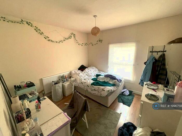 3 Bedroom Flat To Rent In Alfreton Road **Students /**, Nottingham, NG7