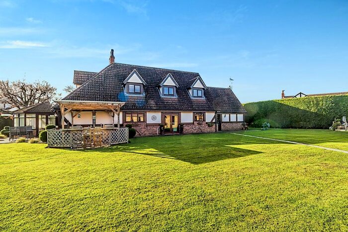 4 Bedroom Detached House For Sale In Riverside Close, West Haddlesey, Selby, North Yorkshire, YO8