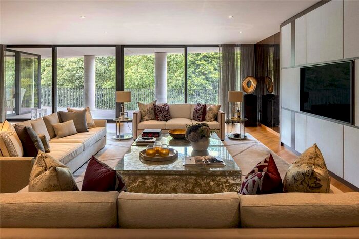 5 Bedroom Flat To Rent In Kensington Road, Kensington, W8