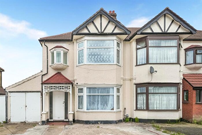 3 Bedroom House For Sale In Eastern Avenue, Ilford, IG4