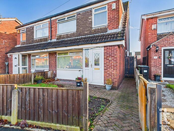 3 Bedroom Semi-Detached House For Sale In Dunnock Close, Offerton, Stockport, SK2