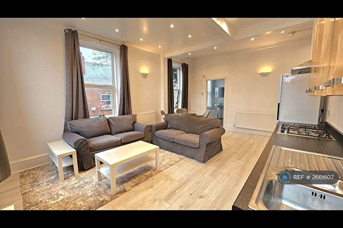 2 Bedroom Flat To Rent In Bennett Road, Leeds, LS6