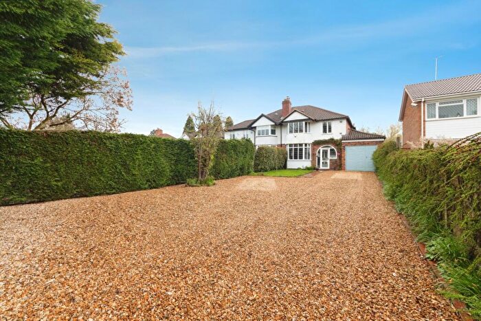 3 Bedroom Semi Detached House For Sale In Broad Oaks Road, Solihull, West Midlands, B91