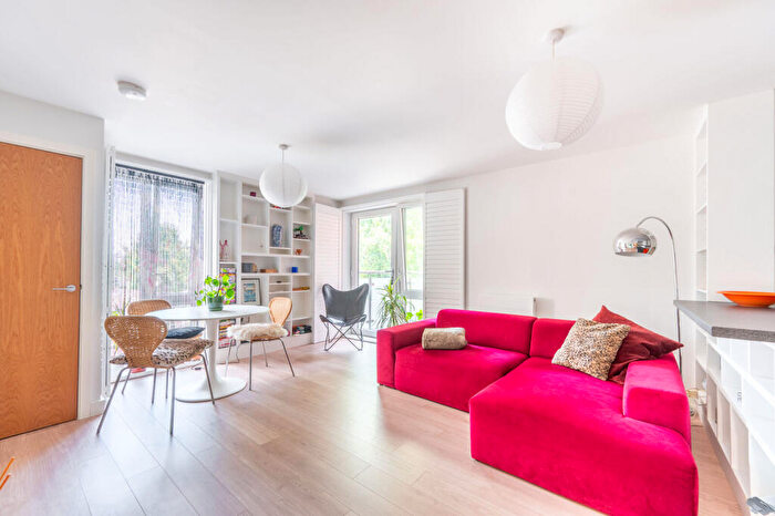 2 Bedroom Flat For Sale In Flowers Close, Gladstone Park, London, NW2
