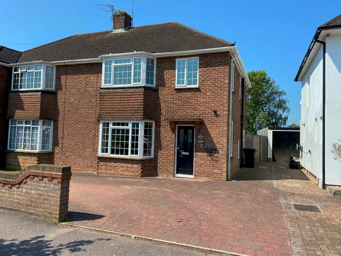 3 Bedroom Semi-Detached House To Rent In Oaklands Avenue, AL9
