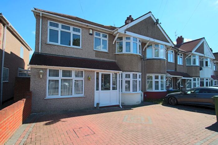 4 Bedroom End Of Terrace House To Rent In Sutherland Avenue, Welling, DA16