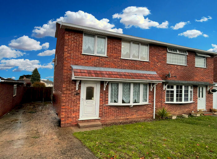 3 Bedroom Semi-Detached House To Rent In Whitcomb Drive, New Rossington, DN11