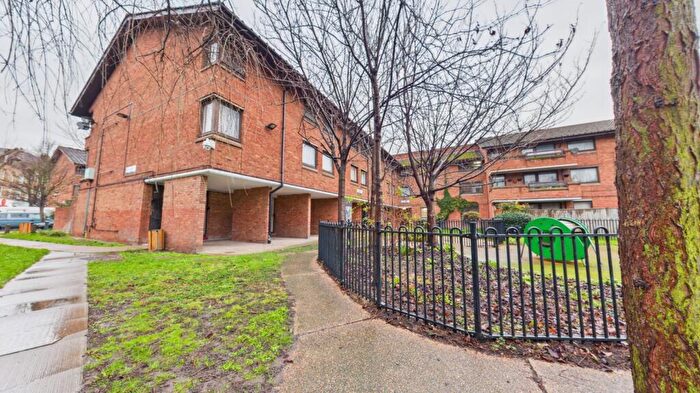 3 Bedroom Apartment For Sale In Belham Walk, London, SE5