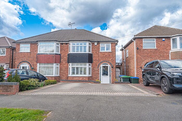 3 Bedroom Semi Detached House For Sale In Lechlade Road, Great Barr, Birmingham, B43