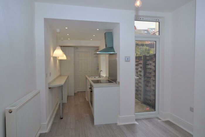 3 Bedroom Property To Rent In Peel Street, DE22