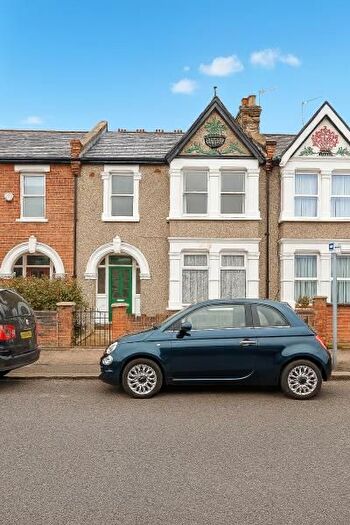 3 Bedroom Terraced House For Sale In Drayton Bridge Road, W7
