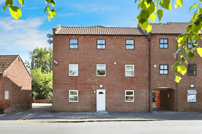 2 Bedroom Apartment For Sale In Chapelgate, Retford, DN22