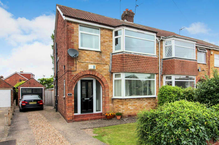 3 Bedroom Semi-Detached House To Rent In Woodhall Drive Beverley, HU17
