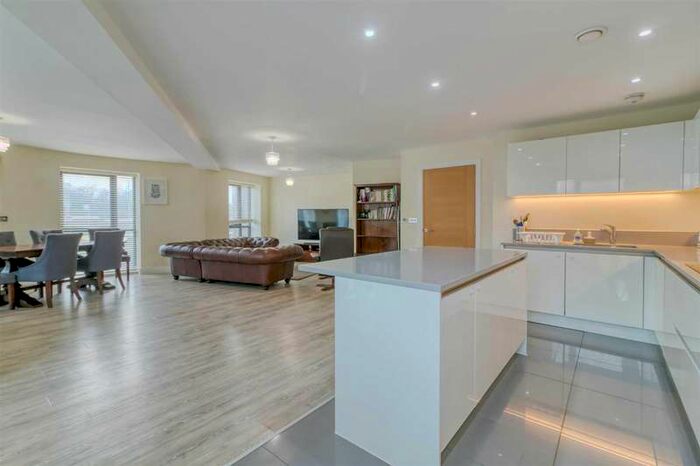 2 Bedroom Flat To Rent In Royal Engineers Way, Mill Hill East, NW7