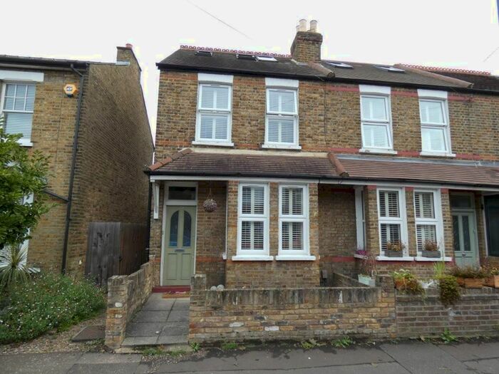 4 Bedroom End Of Terrace House To Rent In Malvern Road, Hampton, TW12