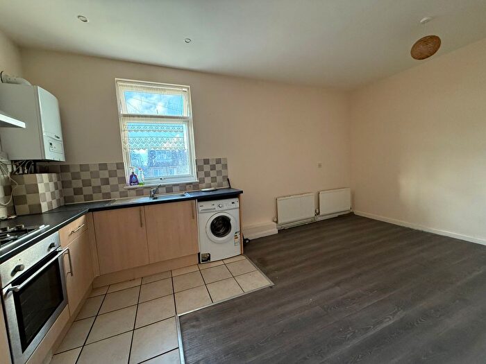 2 Bedroom Flat To Rent In Ilford, IG1