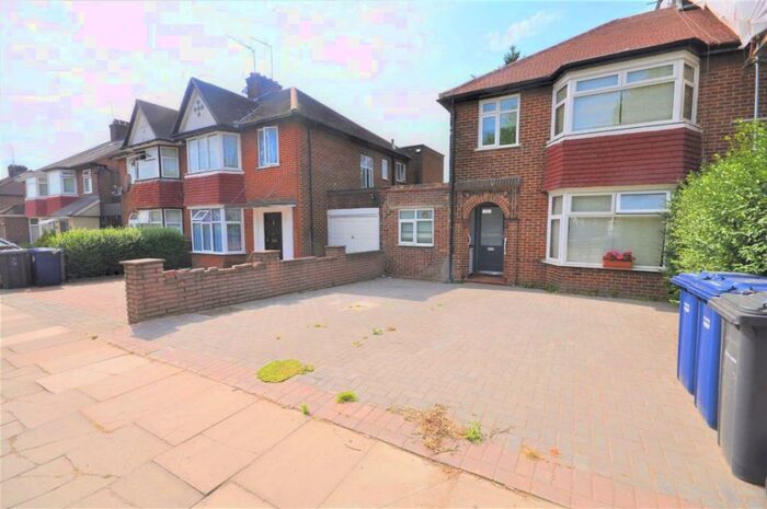 Studio To Rent In The Vale, London, NW11