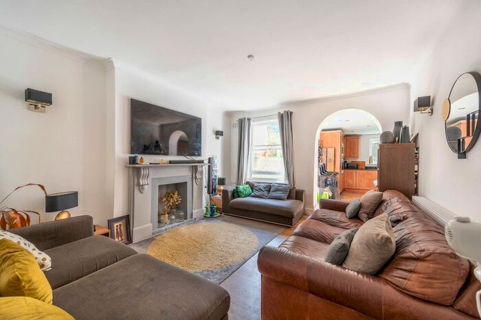 3 Bedroom Flat To Rent In Randolph Avenue, Maida Vale, London, W9