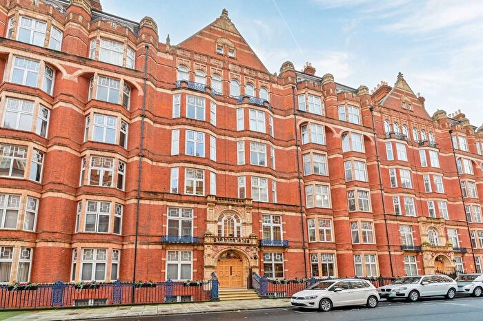 2 Bedroom Flat For Sale In Bickenhall Mansions, Marylebone, London, W1U