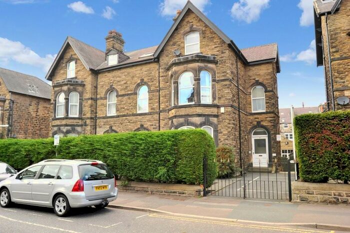 2 Bedroom Apartment To Rent In East Parade, Harrogate, HG1