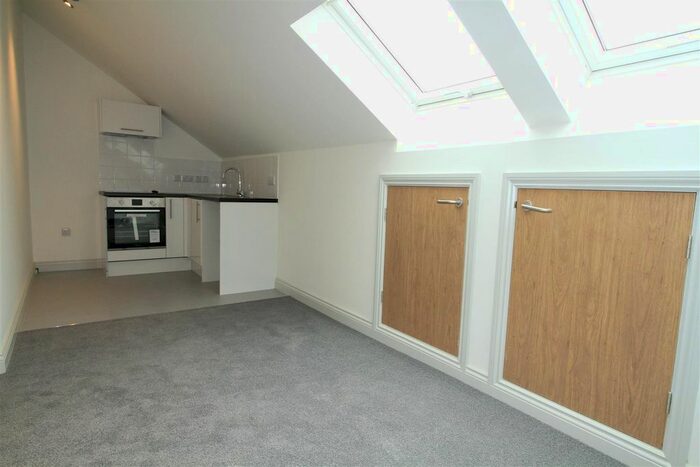 1 Bedroom Flat To Rent In Dovecote Lane, Beeston, Nottingham, NG9