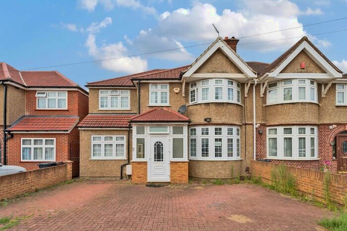 5 Bedroom Semi-Detached House To Rent In Hounslow, Null, TW5
