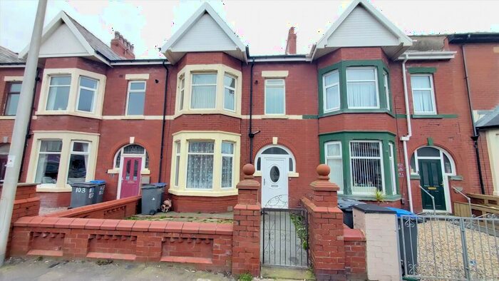 3 Bedroom Flat To Rent In Holmefield Road, Blackpool, FY2