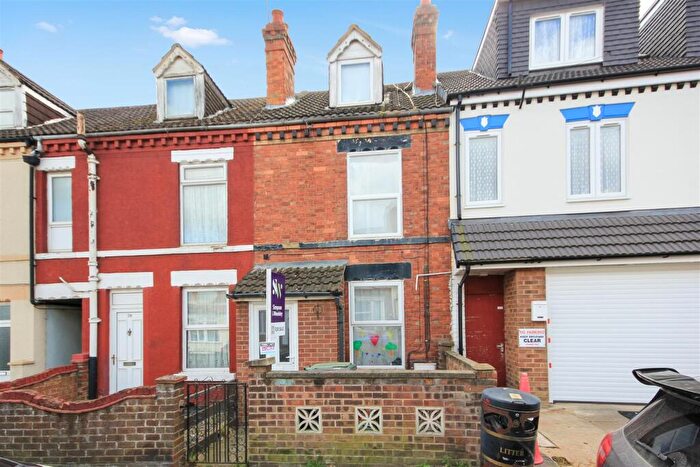 3 Bedroom Town House For Sale In Washbrook Road, Rushden, NN10