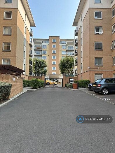 2 Bedroom Flat To Rent In Sail Court, London, E14