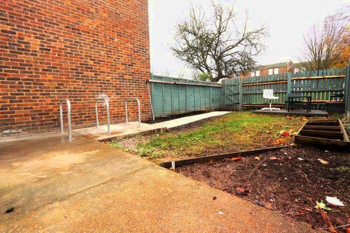 Property To Rent In St. Edmunds Close, Erith, DA18