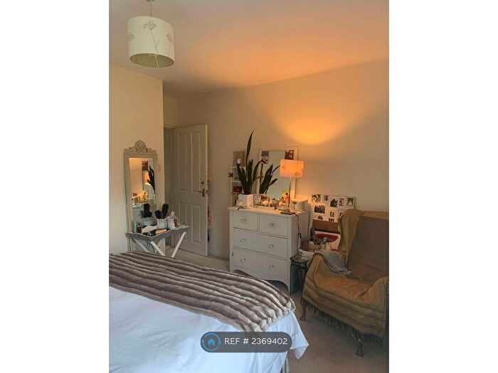 2 Bedroom Terraced House To Rent In Pavilion Place, Exeter, EX2