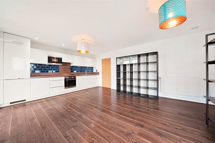 2 Bedroom Flat For Sale In Cornmill Lane, London, SE13
