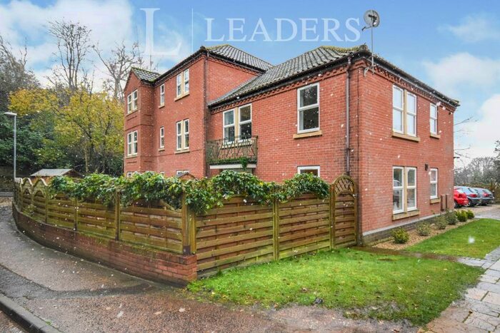 3 Bedroom Semi-Detached House To Rent In Holmwood Rise, Norwich, NR7