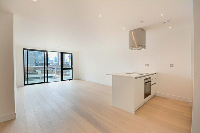 3 Bedroom Apartment To Rent In Kensington Apartments, Aldgate, E1