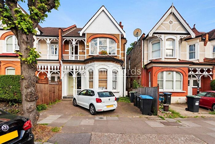 2 Bedroom Flat To Rent In Broomfield Avenue, Palmers Green, N13