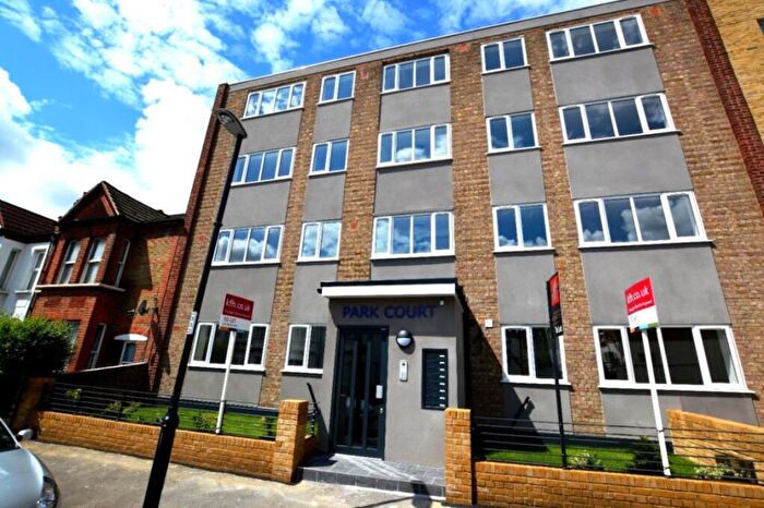 2 Bedroom Apartment To Rent In Knighton Park Road, London, SE26