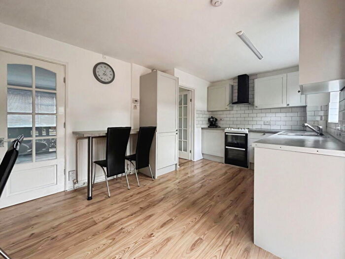 3 Bedroom Semi-Detached House To Rent In High Firs, Swanley, BR8