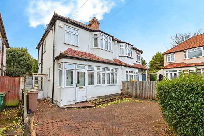 3 Bedroom Semi Detached House For Sale In Wandle Court Gardens, Croydon, CR0