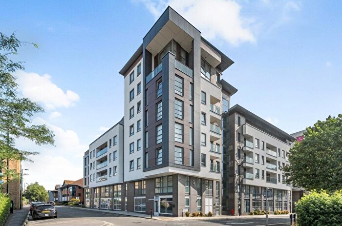 2 Bedroom Flat To Rent In College Street, Southampton, Hampshire, SO14