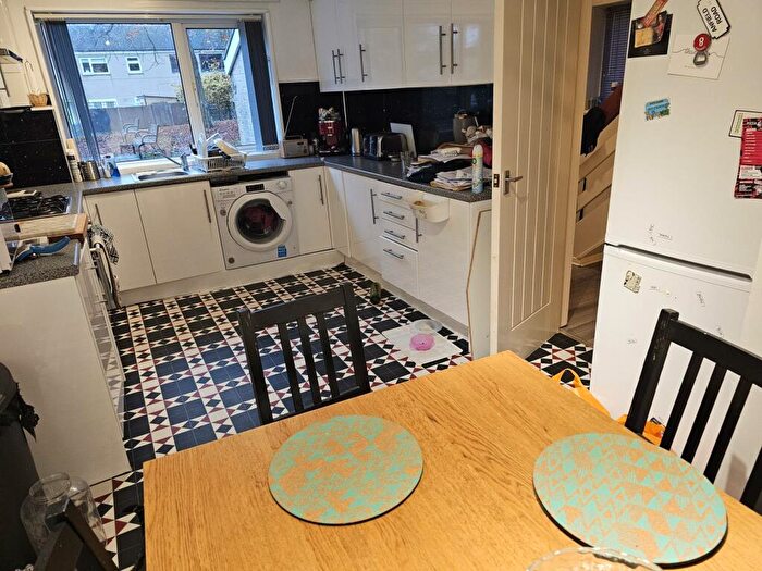 3 Bedroom House To Rent In Elmhurst Gardens, Leeds, LS17